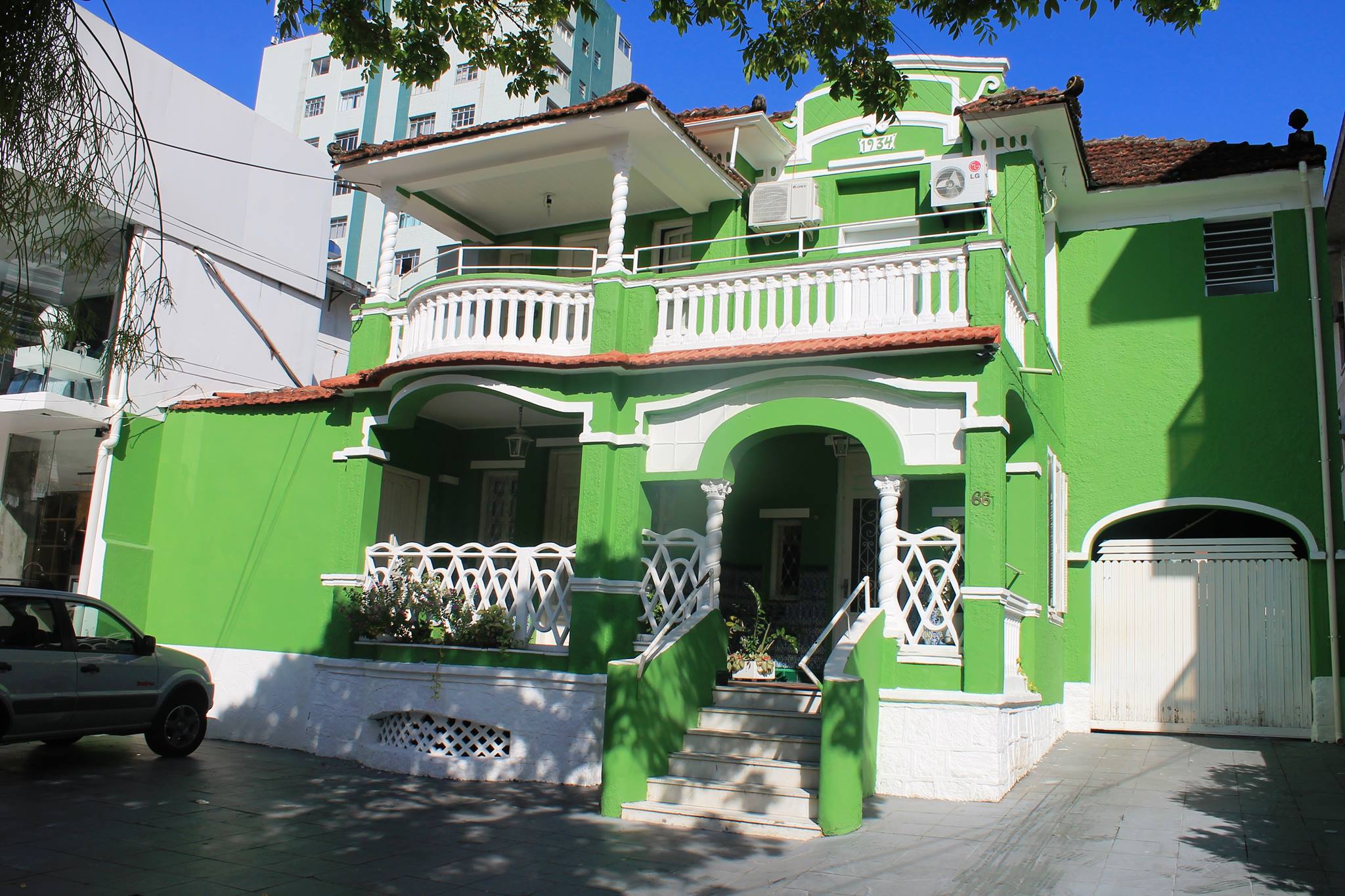 fachada pousada beira mar.jpg